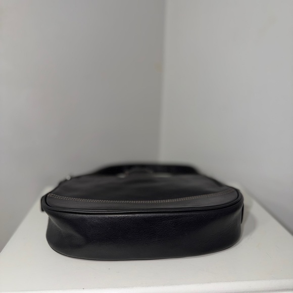 Coach Hampton Buckle SoHo
Shoulder - Picture 6 of 9